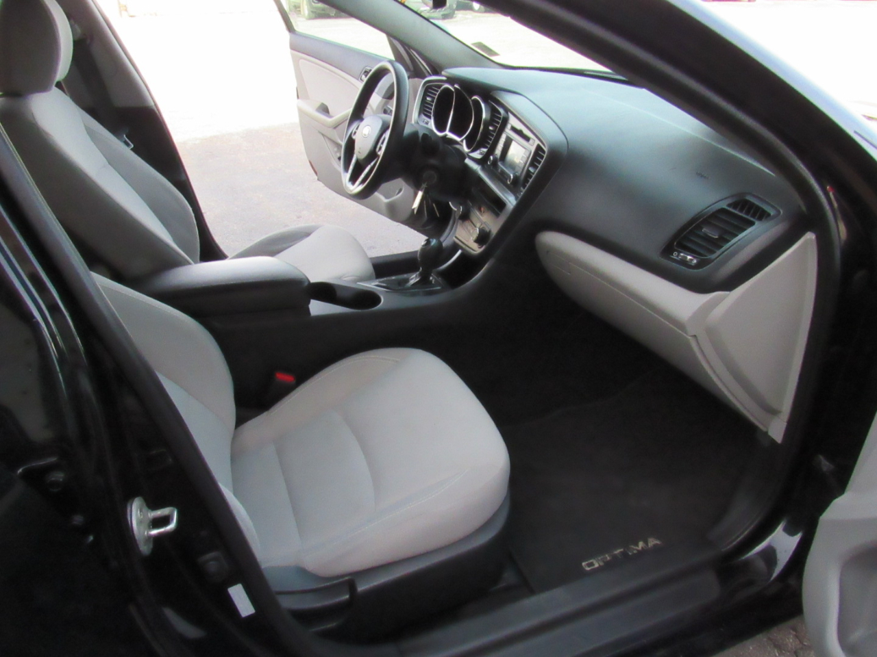 Kia Optima LX MT 2013