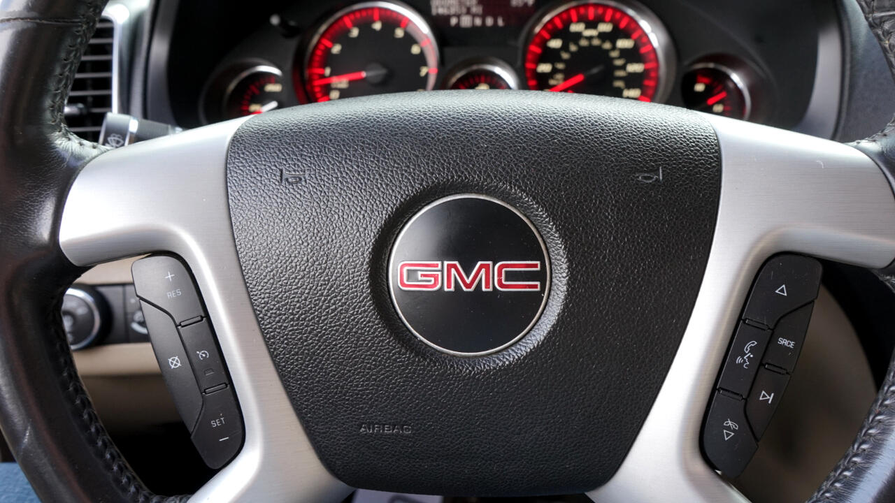 GMC Acadia SLT-2 FWD 2011