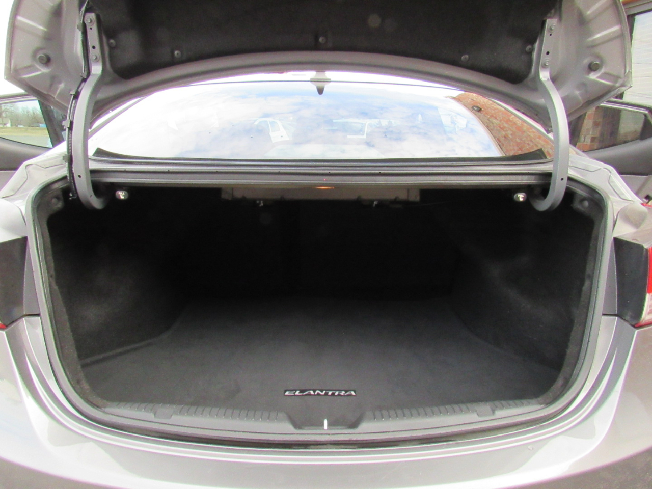 Hyundai Elantra GLS M/T 2013