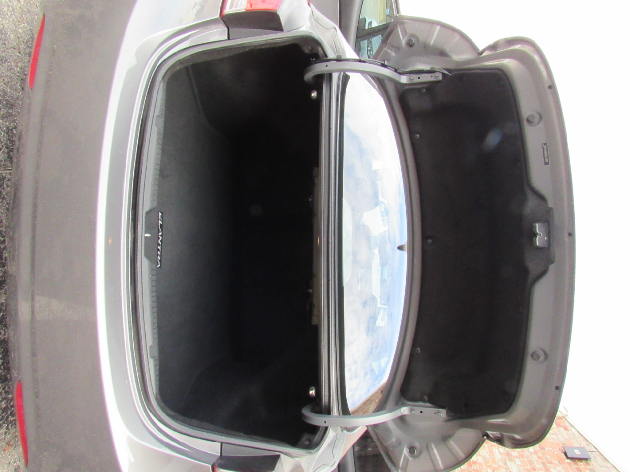 Hyundai Elantra GLS M/T 2013