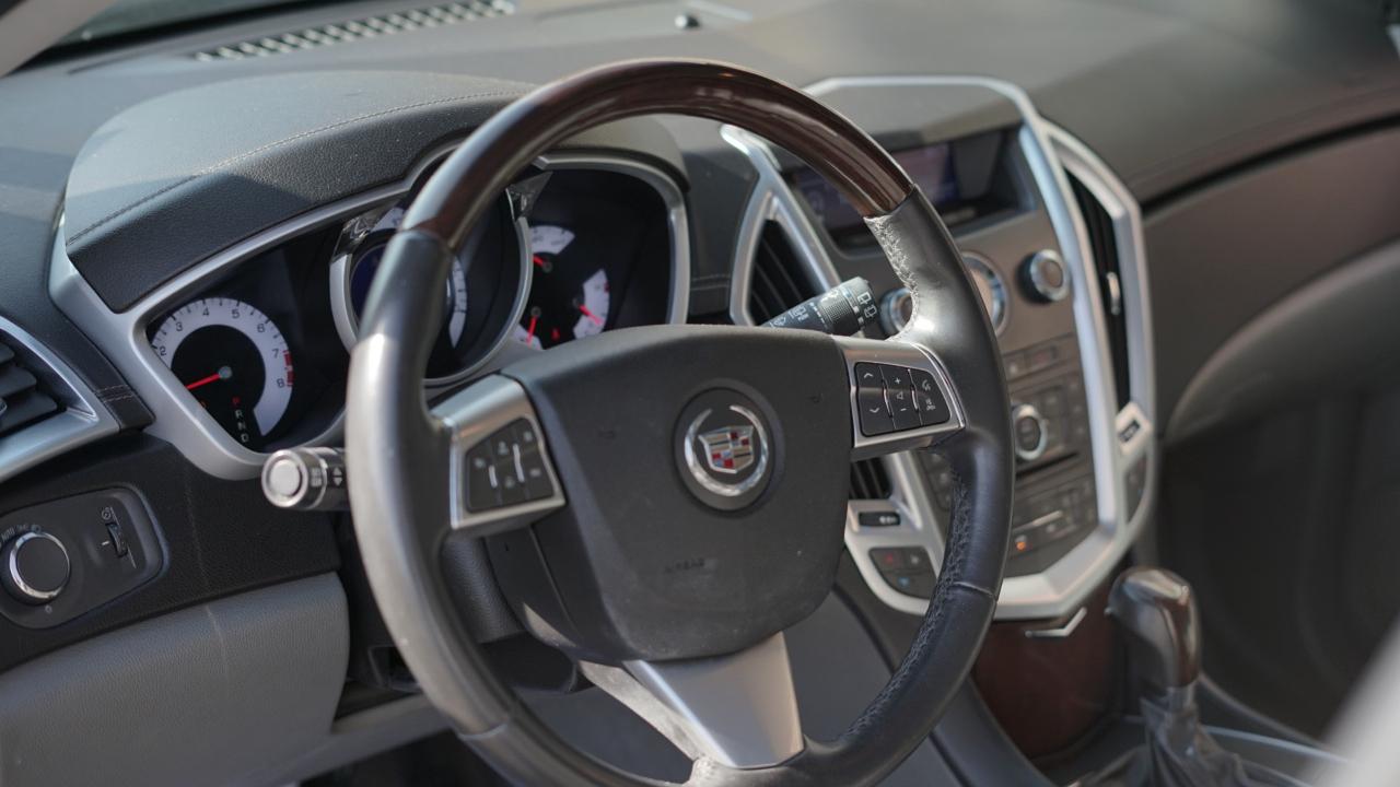 Cadillac SRX Luxury Collection AWD 2010