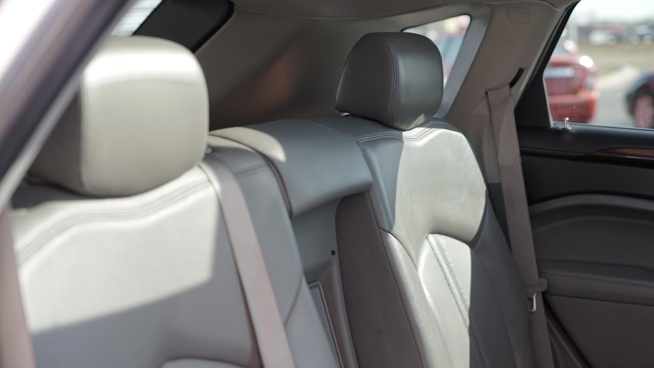 Cadillac SRX Luxury Collection AWD 2010