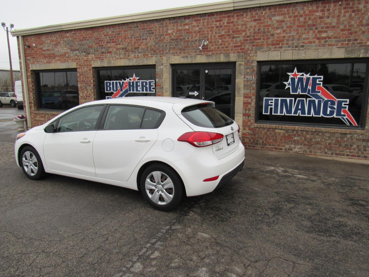 Kia Forte 5-Door LX 2016