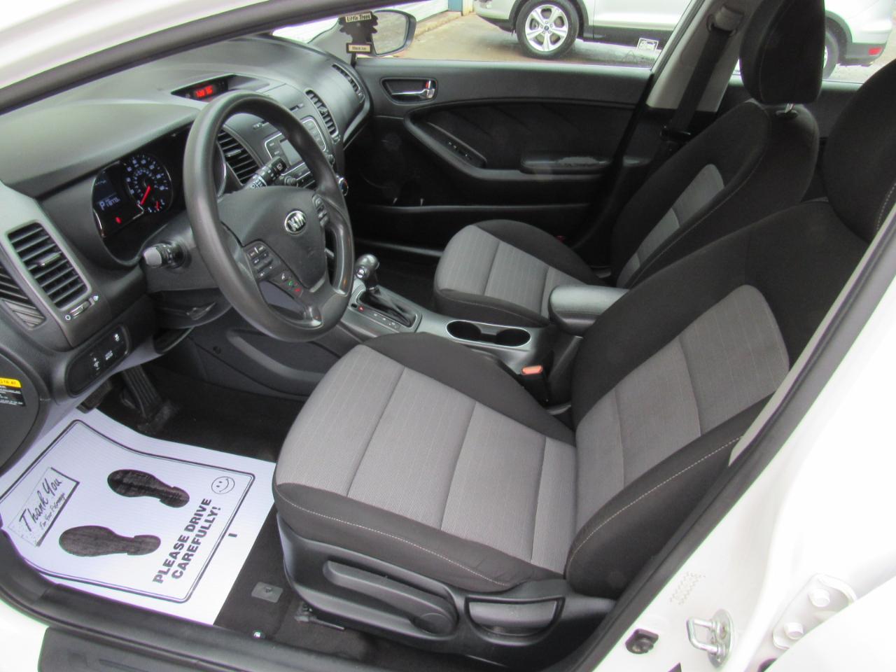 Kia Forte 5-Door LX 2016