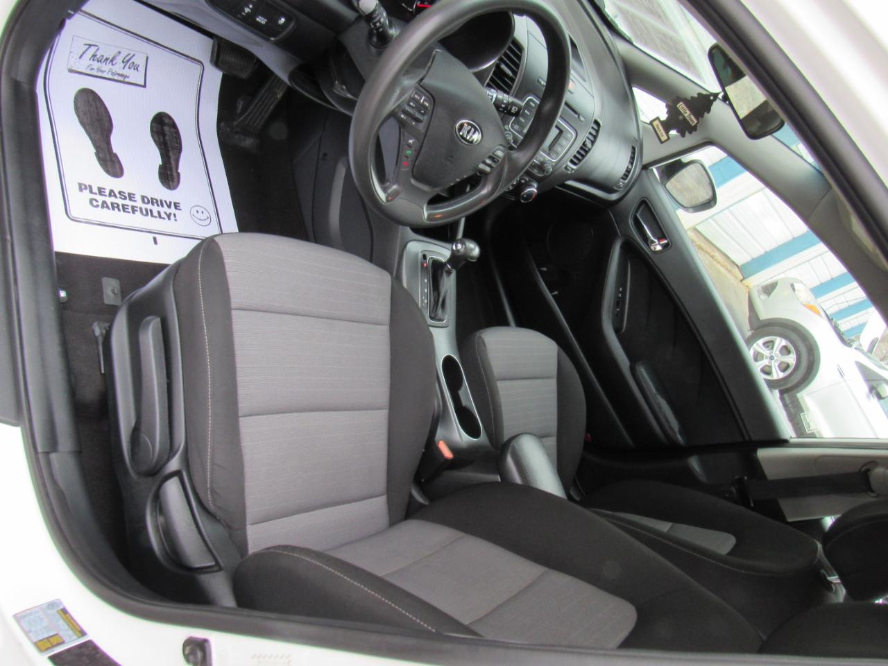 Kia Forte 5-Door LX 2016