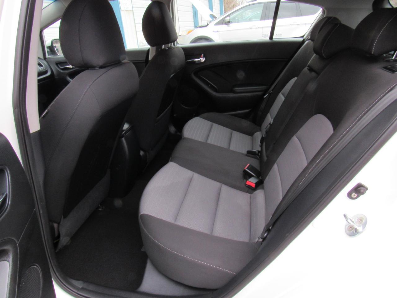 Kia Forte 5-Door LX 2016