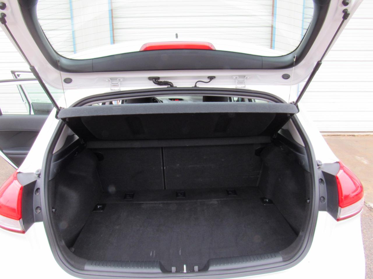 Kia Forte 5-Door LX 2016