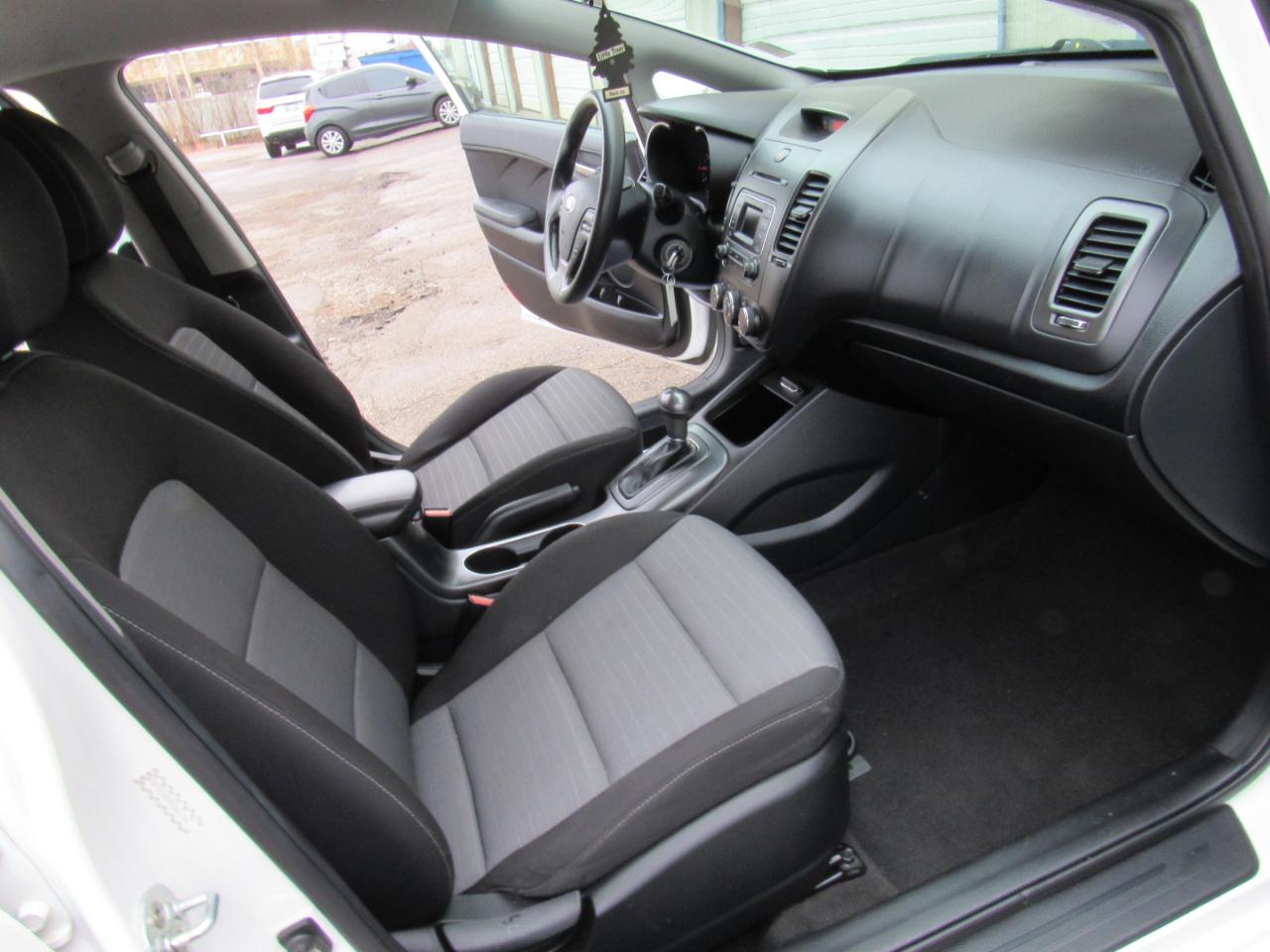 Kia Forte 5-Door LX 2016