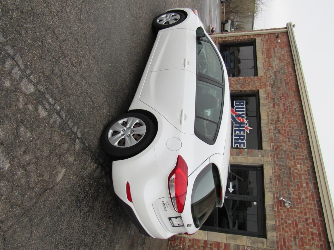 Kia Forte 5-Door LX 2016