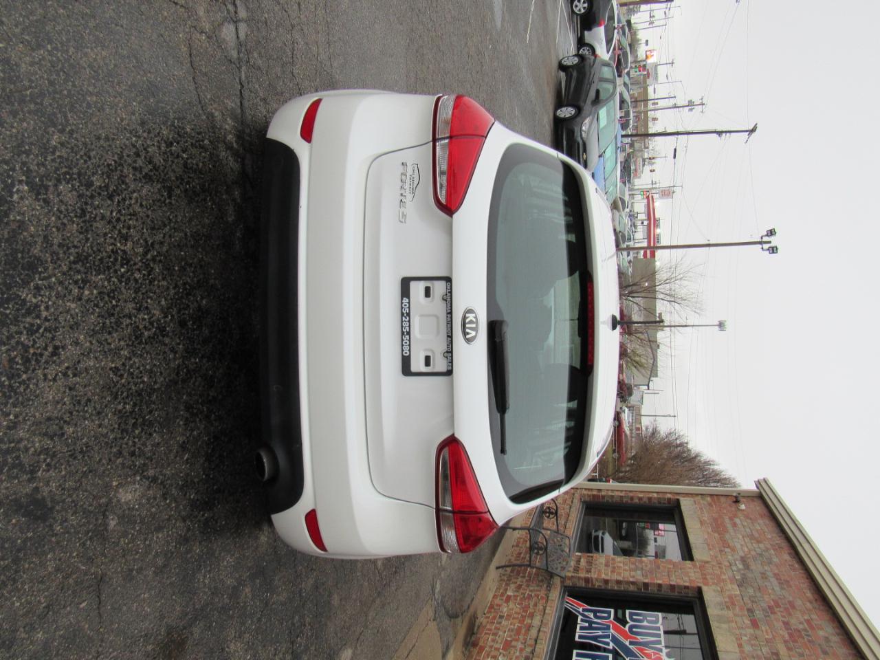 Kia Forte 5-Door LX 2016