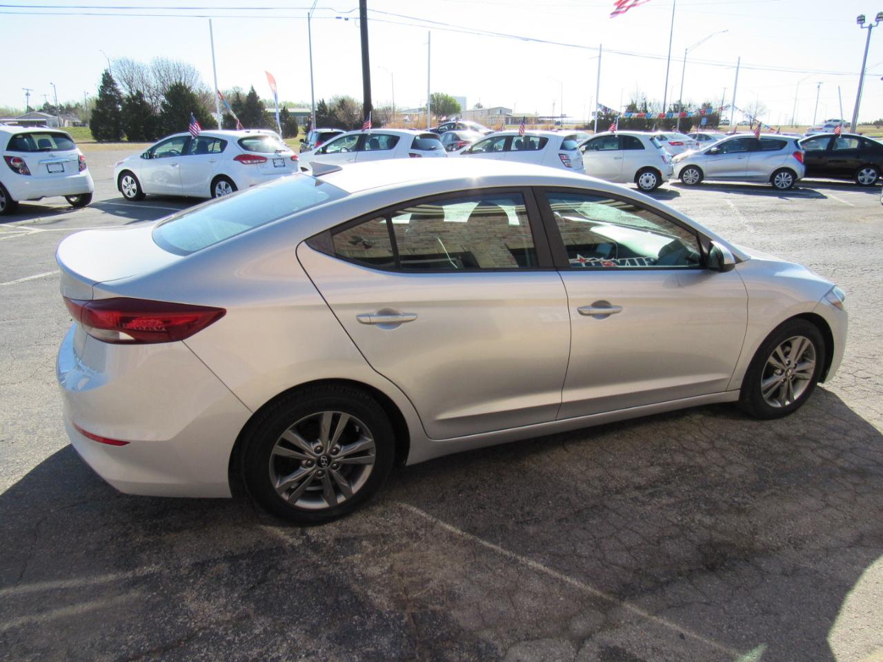 Hyundai Elantra Value Edition 6A 2017