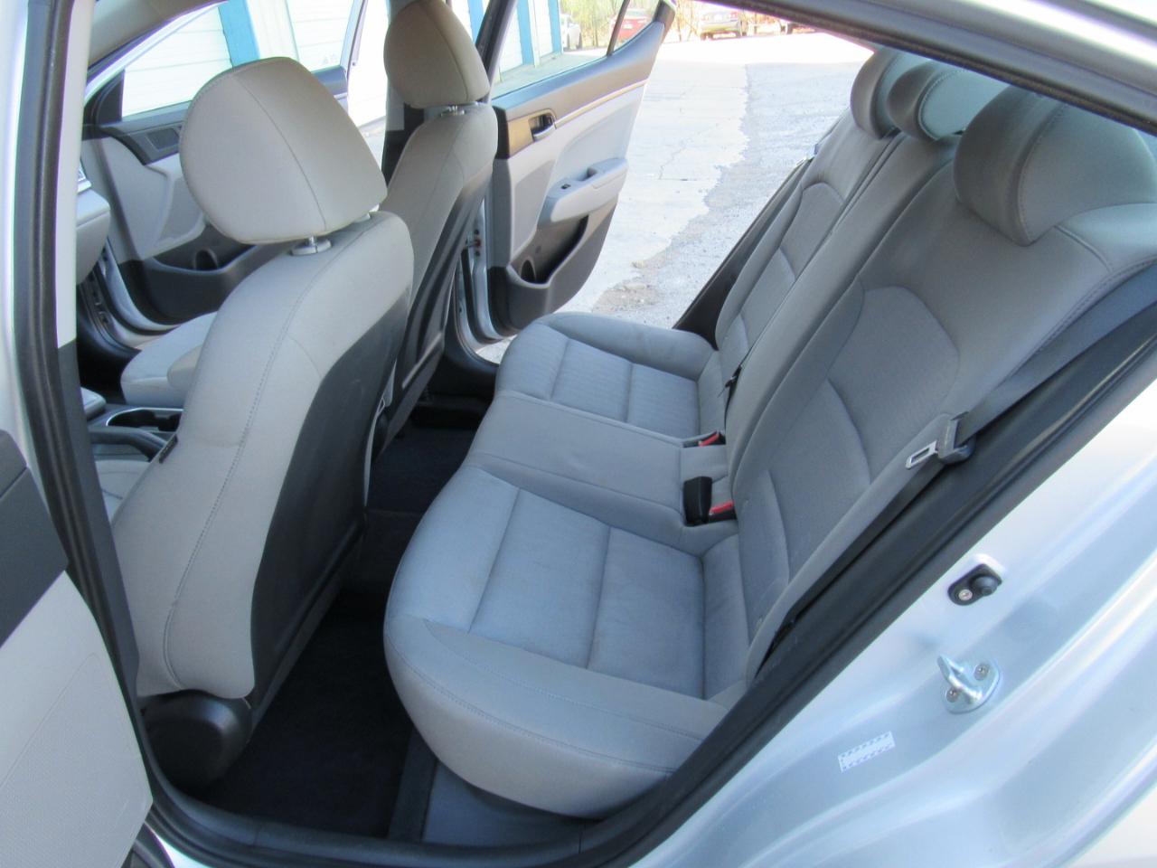 Hyundai Elantra Value Edition 6A 2017