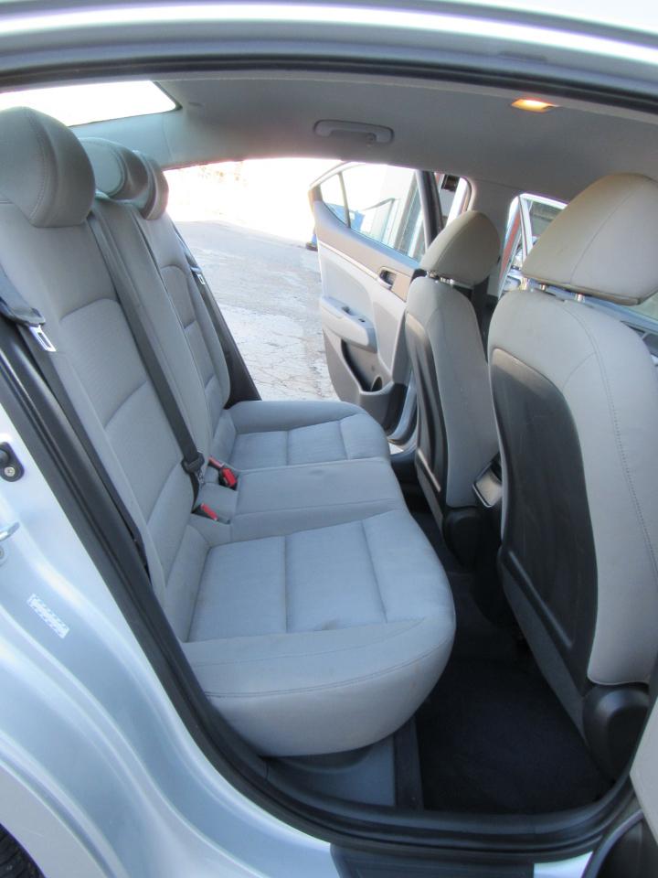 Hyundai Elantra Value Edition 6A 2017