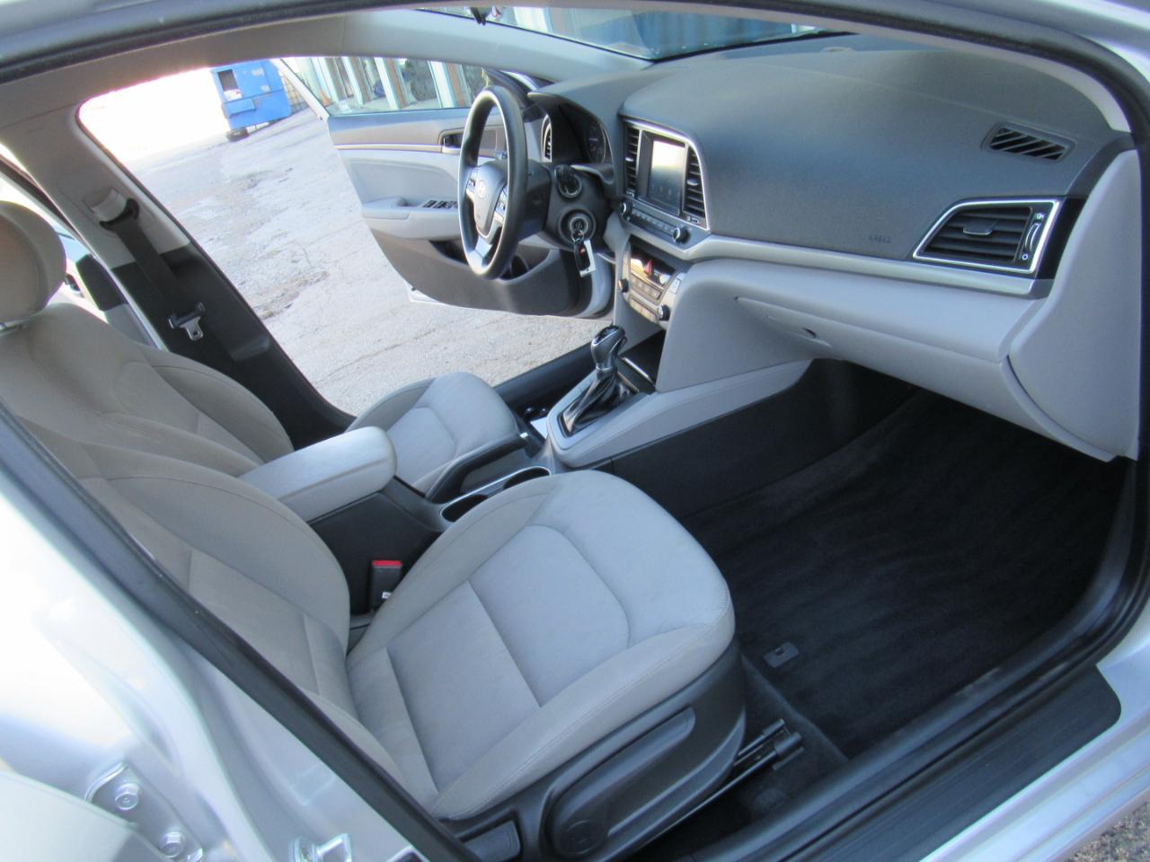 Hyundai Elantra Value Edition 6A 2017