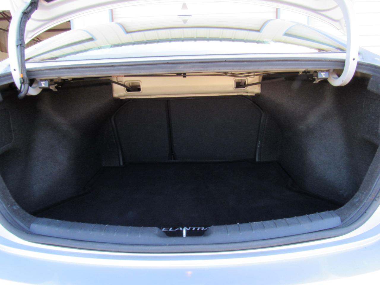 Hyundai Elantra Value Edition 6A 2017