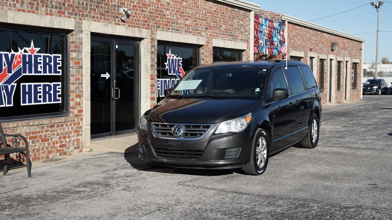 Volkswagen Routan SE 2011