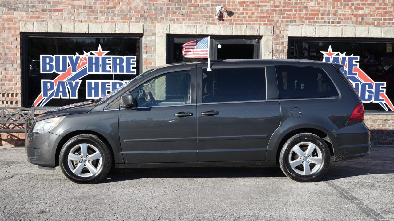 Volkswagen Routan SE 2011