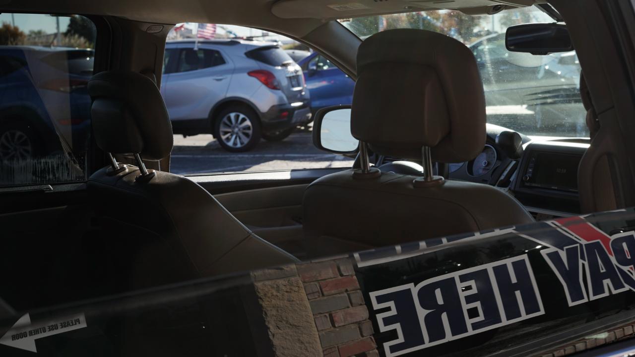 Volkswagen Routan SE 2011