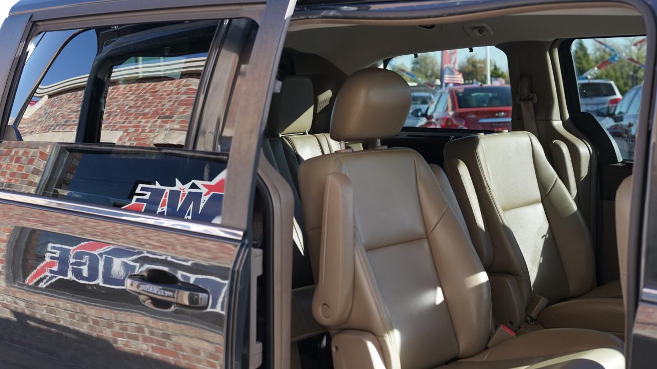 Volkswagen Routan SE 2011