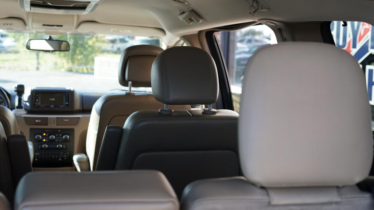 Volkswagen Routan SE 2011