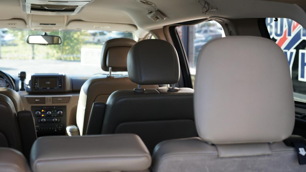 Volkswagen Routan SE 2011