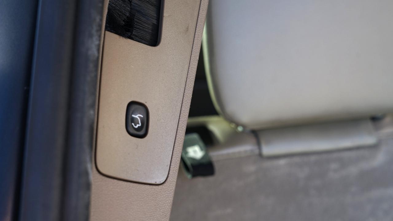 Volkswagen Routan SE 2011