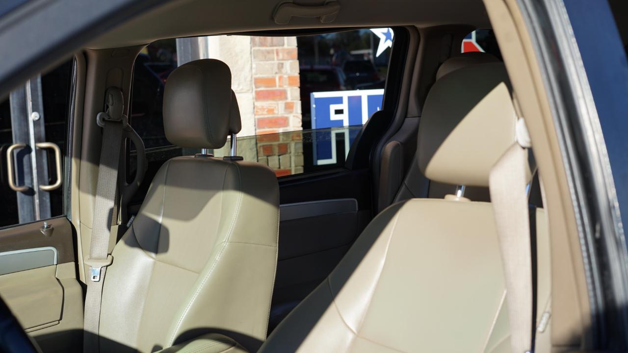 Volkswagen Routan SE 2011