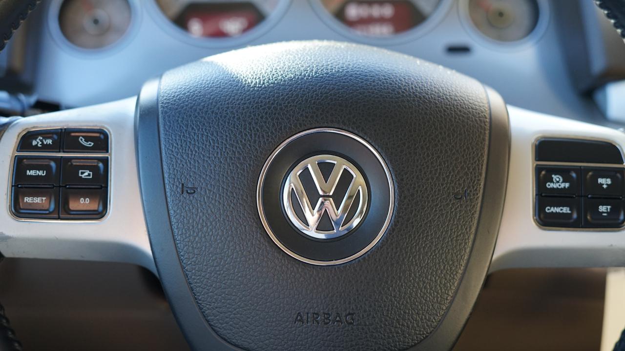 Volkswagen Routan SE 2011