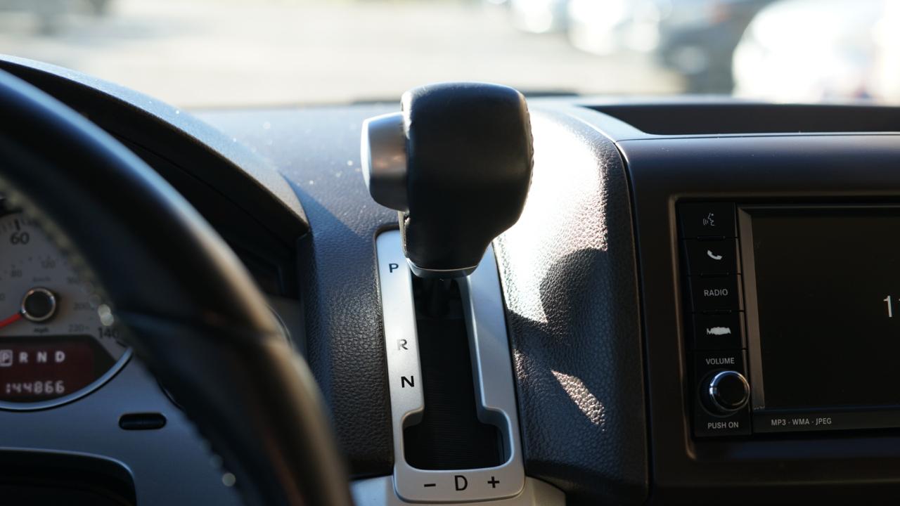 Volkswagen Routan SE 2011