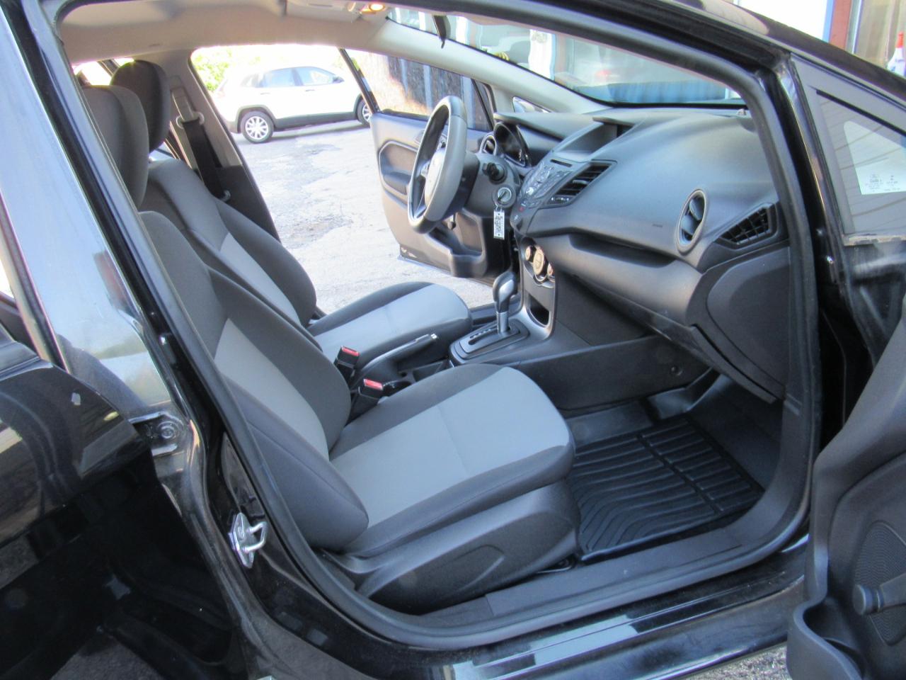 Ford Fiesta S Sedan 2015