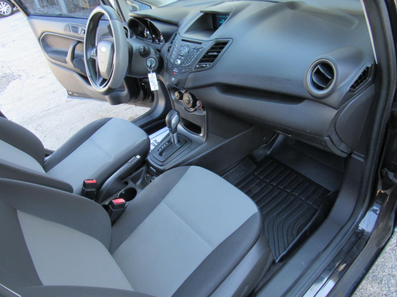 Ford Fiesta S Sedan 2015