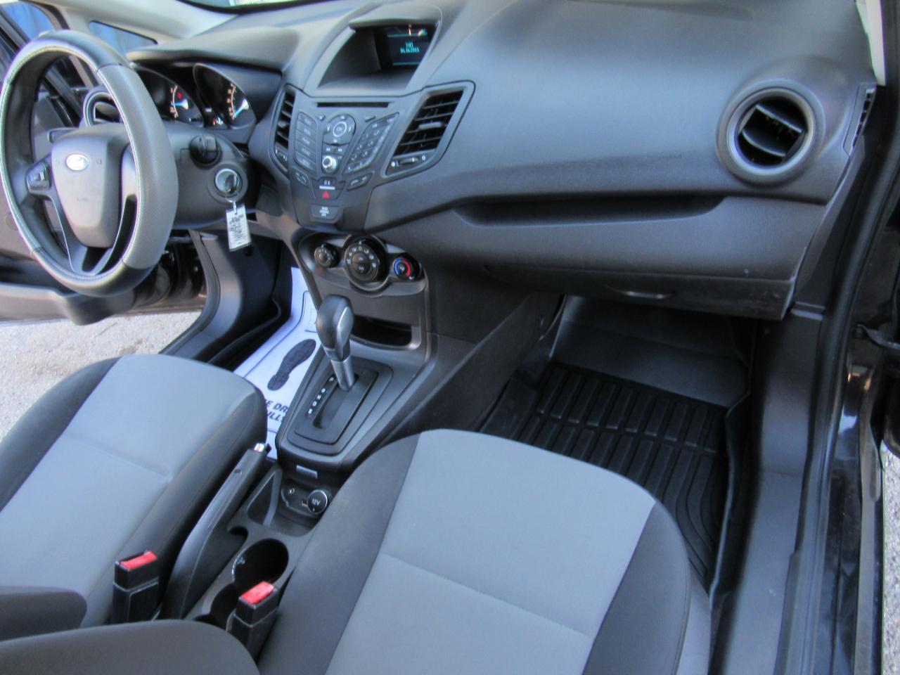 Ford Fiesta S Sedan 2015