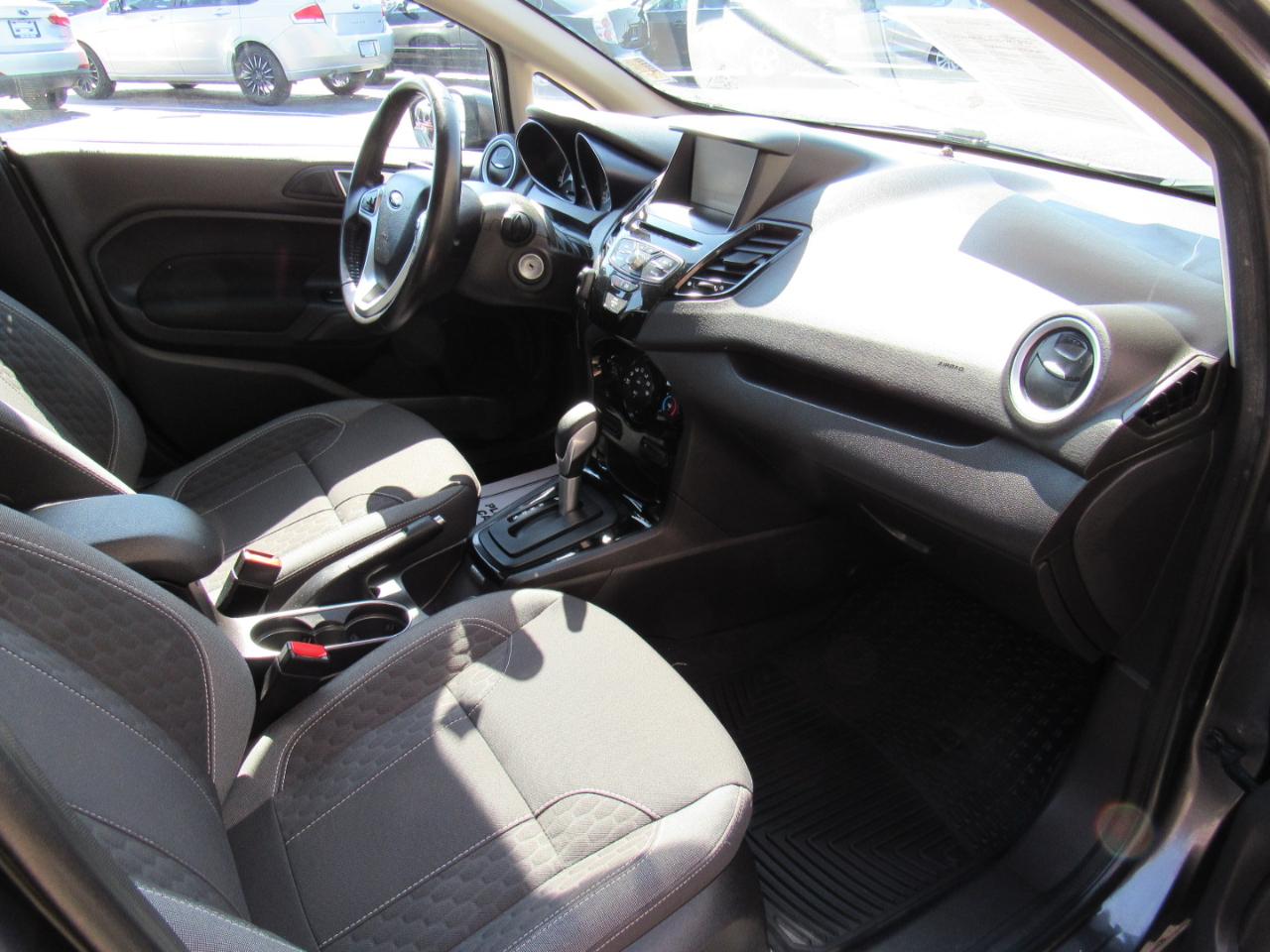Ford Fiesta SE Sedan 2015
