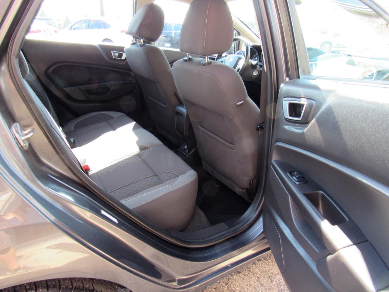 Ford Fiesta SE Sedan 2015