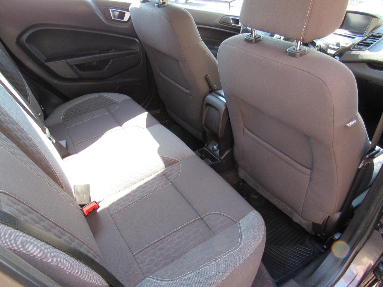 Ford Fiesta SE Sedan 2015
