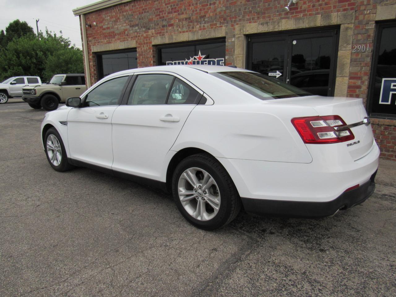 Ford Taurus SE FWD 2017