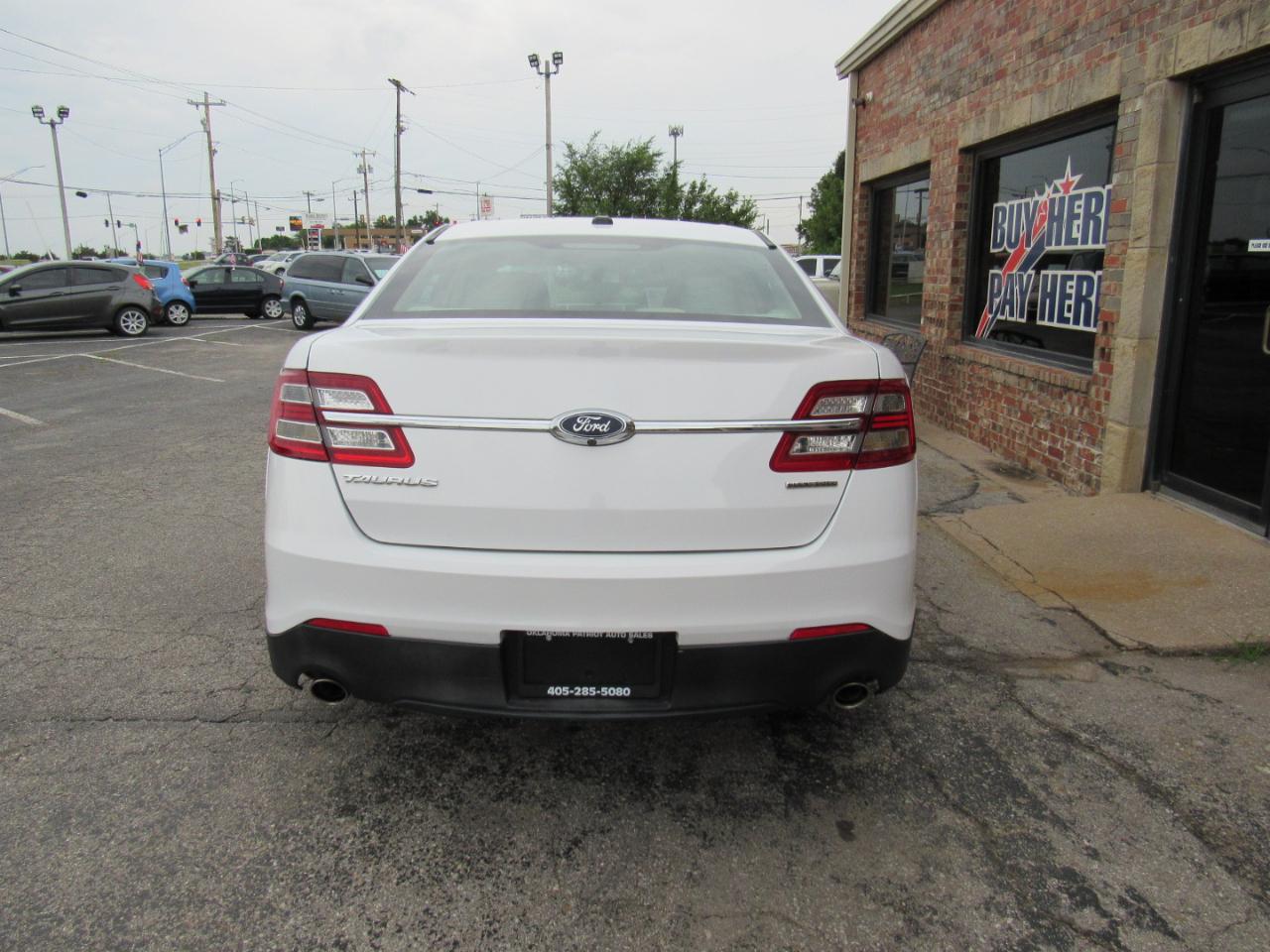 Ford Taurus SE FWD 2017