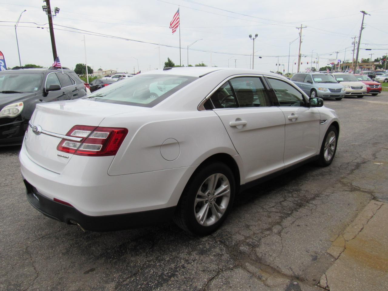 Ford Taurus SE FWD 2017