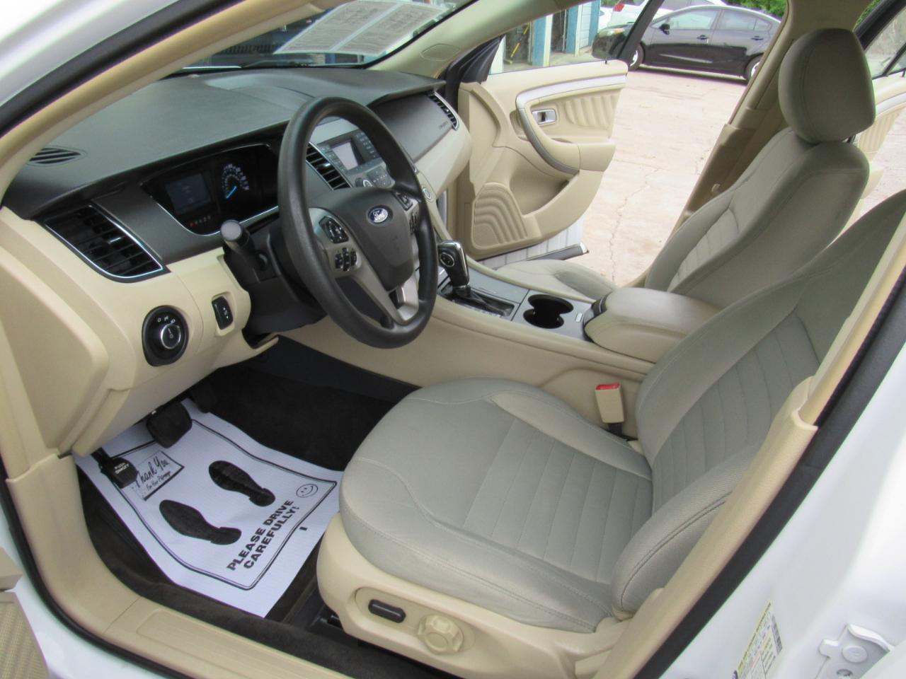 Ford Taurus SE FWD 2017