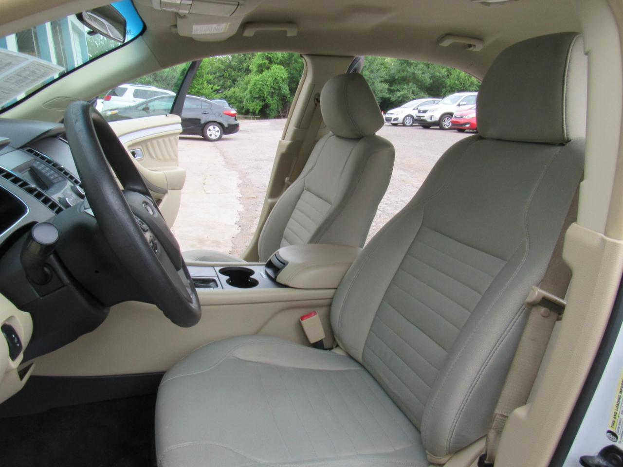 Ford Taurus SE FWD 2017