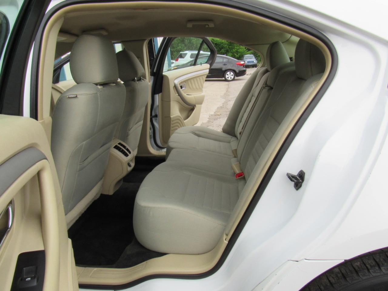 Ford Taurus SE FWD 2017