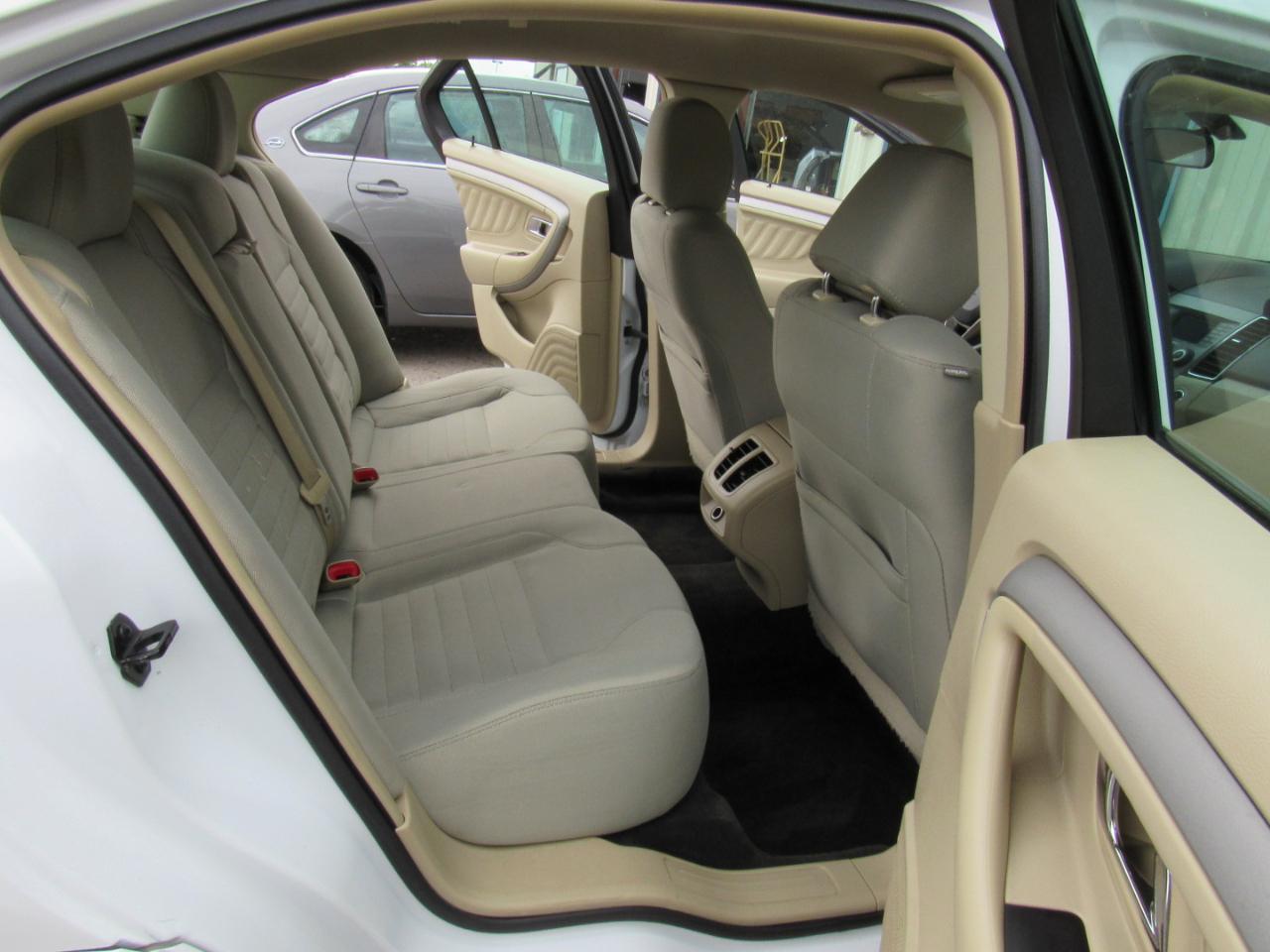Ford Taurus SE FWD 2017