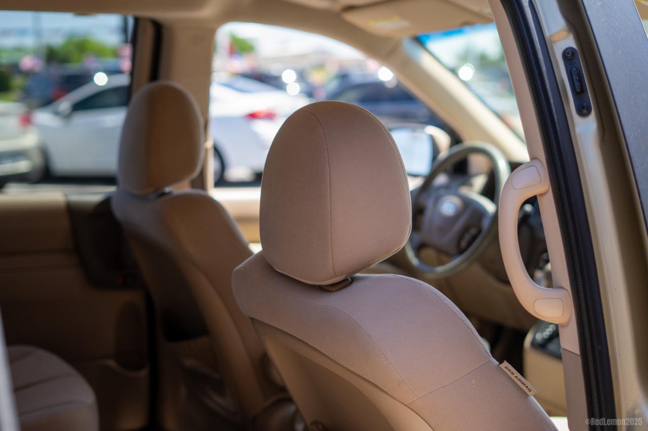 Kia Sedona LX LWB 2010