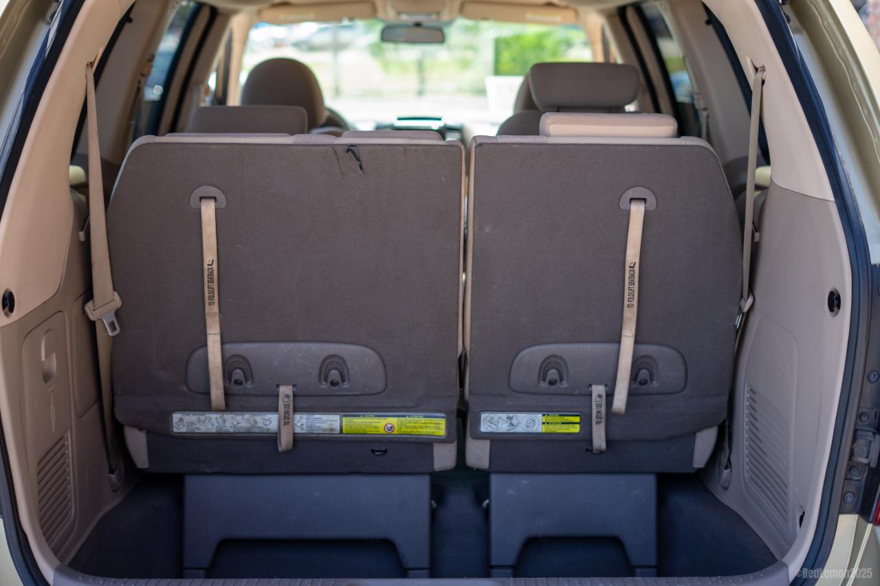 Kia Sedona LX LWB 2010
