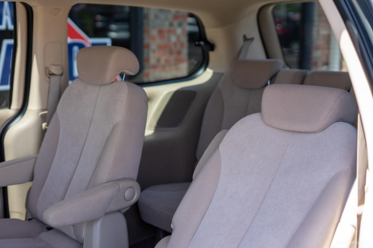 Kia Sedona LX LWB 2010