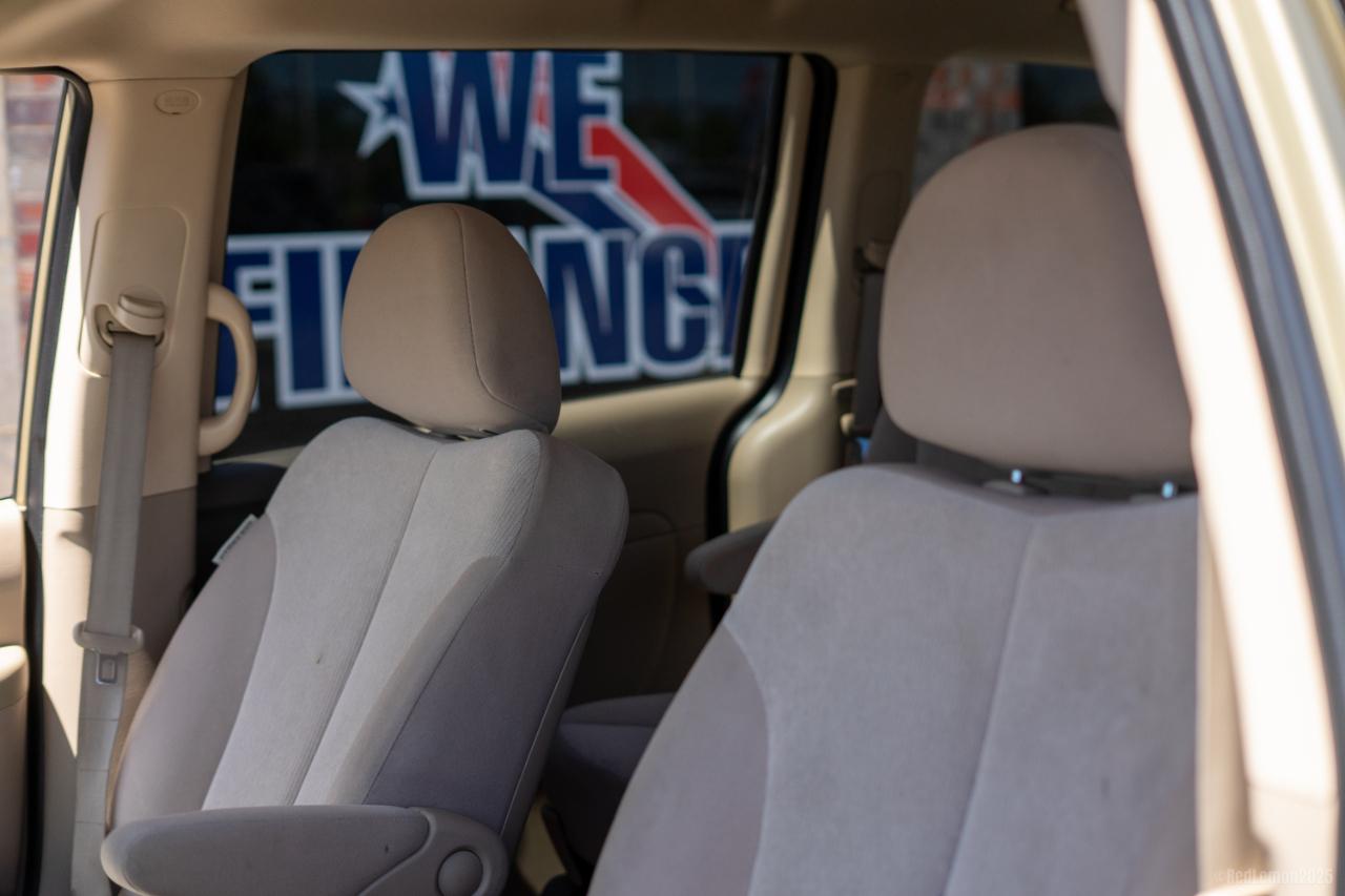 Kia Sedona LX LWB 2010