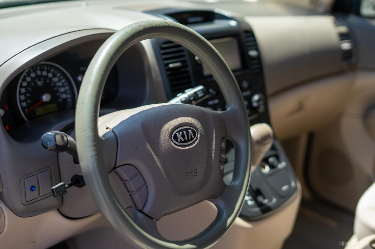 Kia Sedona LX LWB 2010