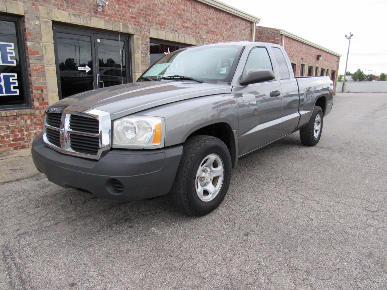 Dodge Dakota ST Club Cab 4WD 2005