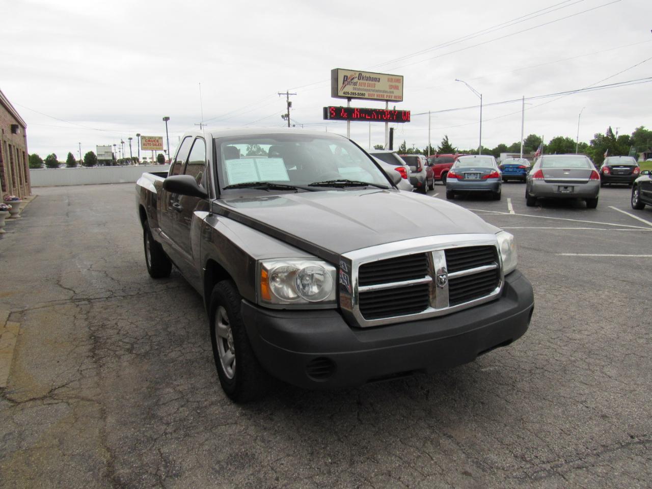 Dodge Dakota ST Club Cab 4WD 2005