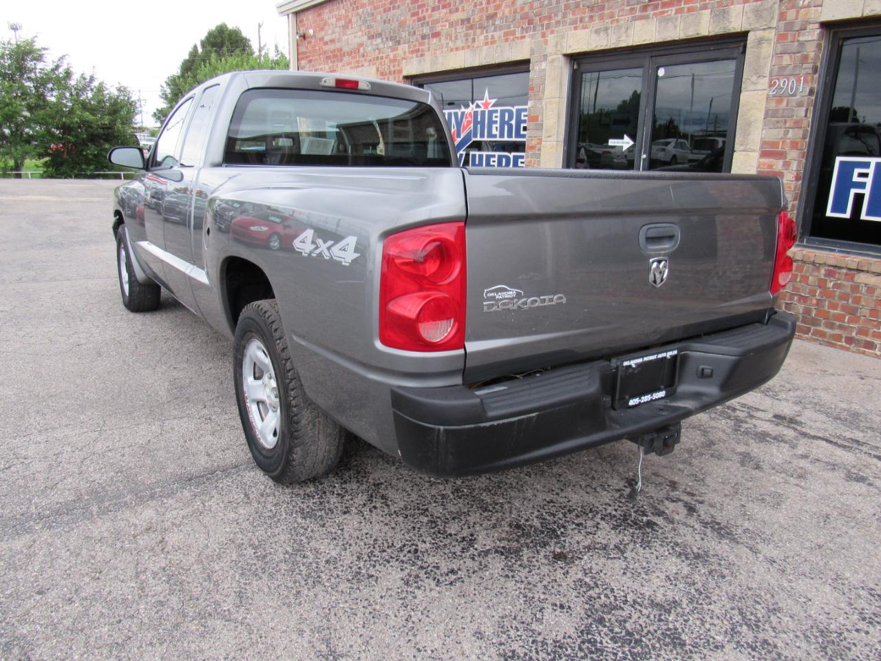 Dodge Dakota ST Club Cab 4WD 2005